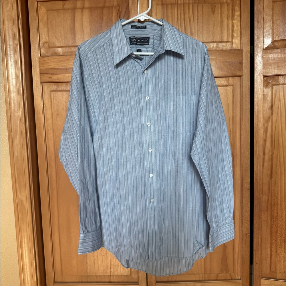 David Taylor Light Blue Striped Button-Up 9-to-5 Dress Shirt Men’s Size L